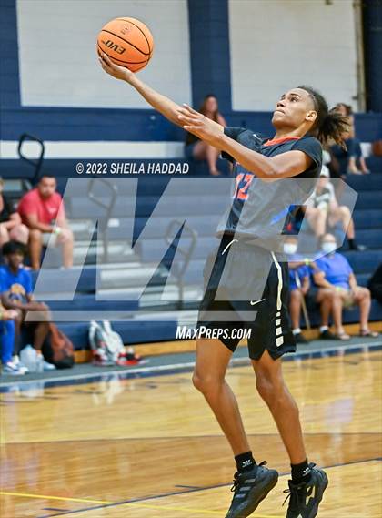 Thumbnail 3 in Gibbs vs Southeast. (The Hoop Vibe) photogallery.