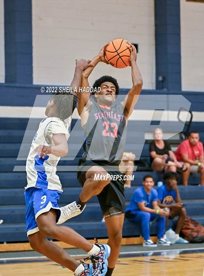 Thumbnail 2 in Gibbs vs Southeast. (The Hoop Vibe) photogallery.