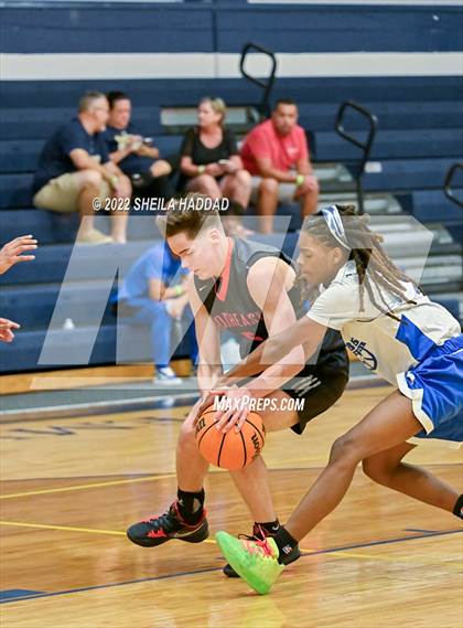Thumbnail 2 in Gibbs vs Southeast. (The Hoop Vibe) photogallery.