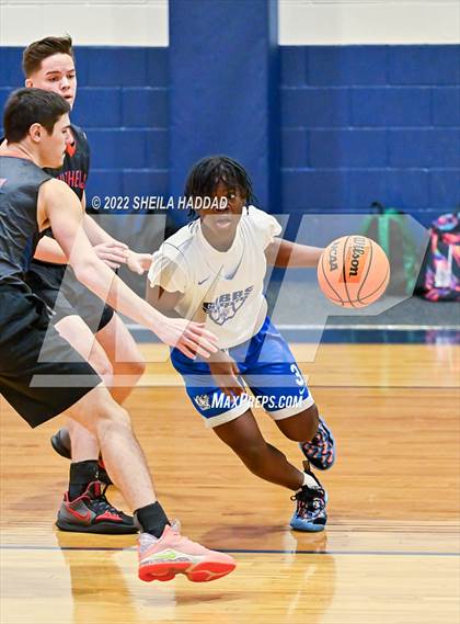 Thumbnail 2 in Gibbs vs Southeast. (The Hoop Vibe) photogallery.