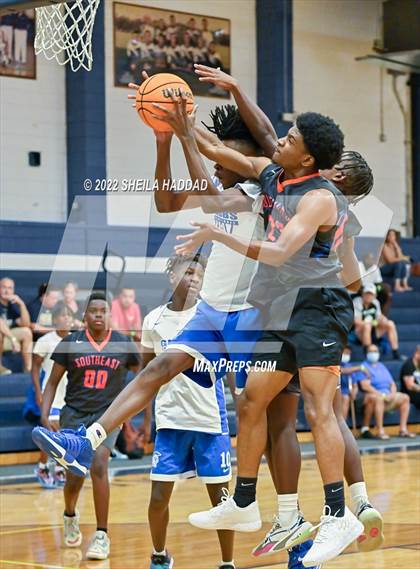 Thumbnail 2 in Gibbs vs Southeast. (The Hoop Vibe) photogallery.