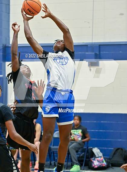 Thumbnail 2 in Gibbs vs Southeast. (The Hoop Vibe) photogallery.