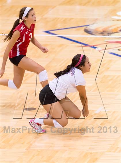 Thumbnail 2 in Incarnate Word @ Antonian Prep photogallery.
