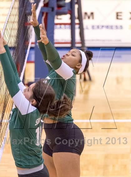 Thumbnail 3 in Incarnate Word @ Antonian Prep photogallery.