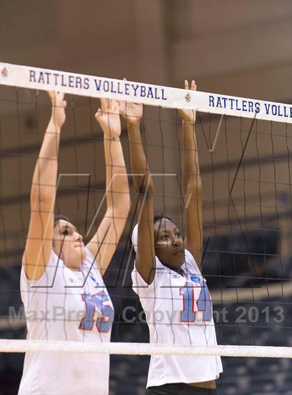 Thumbnail 2 in Incarnate Word @ Antonian Prep photogallery.