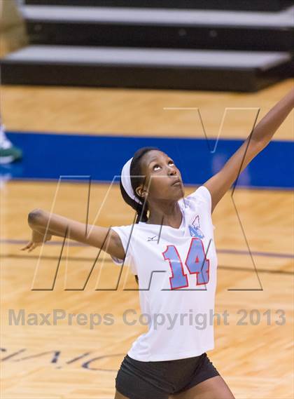 Thumbnail 1 in Incarnate Word @ Antonian Prep photogallery.