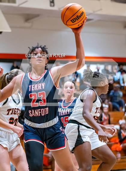Thumbnail 3 in Terry Sanford @ South View photogallery.