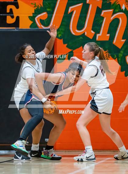 Thumbnail 3 in Terry Sanford @ South View photogallery.