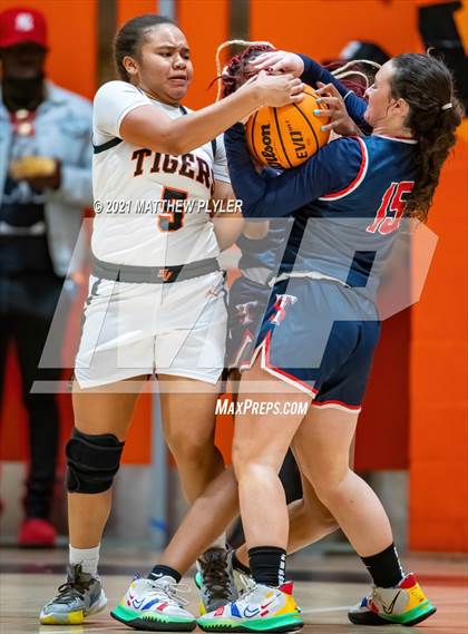 Thumbnail 3 in Terry Sanford @ South View photogallery.