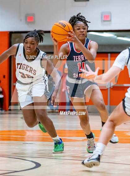 Thumbnail 1 in Terry Sanford @ South View photogallery.