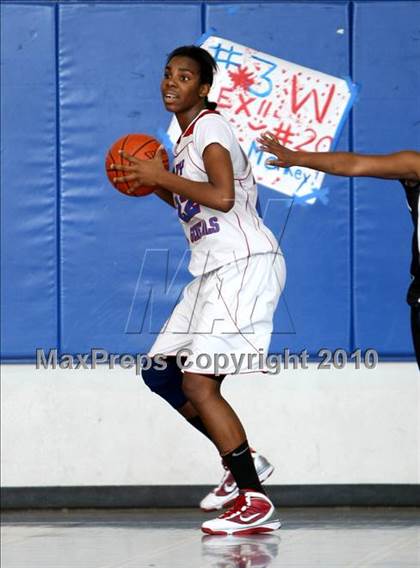 Thumbnail 2 in Washington vs. Carson (CIF LA City Section Playoffs) photogallery.