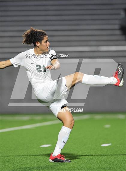 Thumbnail 2 in Tompkins vs. Mayde Creek (UIL 6A Quarterfinal Playoff) photogallery.
