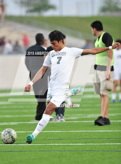 Thumbnail 3 in Tompkins vs. Mayde Creek (UIL 6A Quarterfinal Playoff) photogallery.