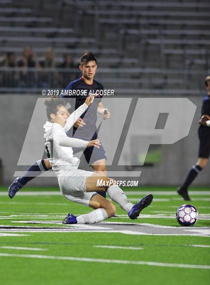 Thumbnail 2 in Tompkins vs. Mayde Creek (UIL 6A Quarterfinal Playoff) photogallery.