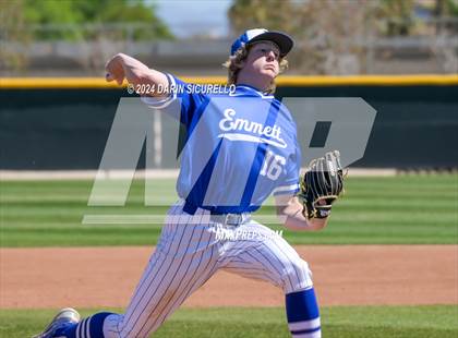 Thumbnail 1 in La Junta vs. Emmett (Coach Bob National Invitational) photogallery.