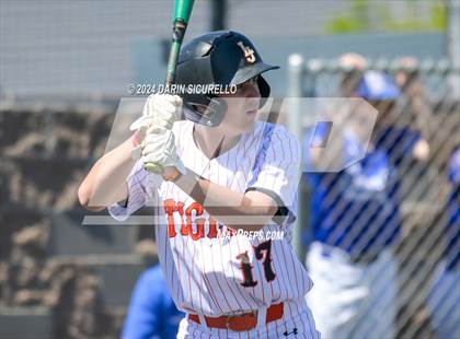 Thumbnail 1 in La Junta vs. Emmett (Coach Bob National Invitational) photogallery.