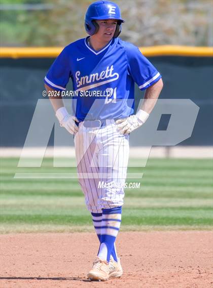 Thumbnail 1 in La Junta vs. Emmett (Coach Bob National Invitational) photogallery.