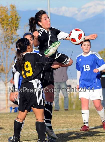 Thumbnail 2 in Green Valley vs. Clark (Las Vegas Kickoff) photogallery.