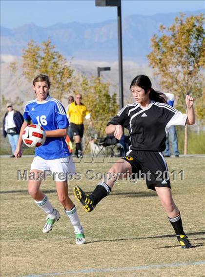 Thumbnail 3 in Green Valley vs. Clark (Las Vegas Kickoff) photogallery.