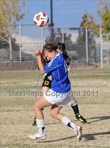 Thumbnail 2 in Green Valley vs. Clark (Las Vegas Kickoff) photogallery.