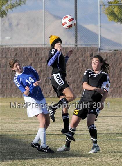 Thumbnail 3 in Green Valley vs. Clark (Las Vegas Kickoff) photogallery.