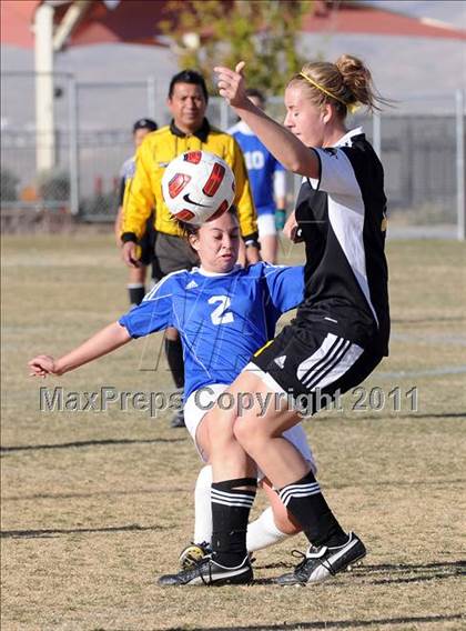 Thumbnail 3 in Green Valley vs. Clark (Las Vegas Kickoff) photogallery.