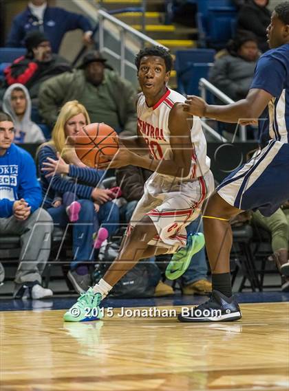Thumbnail 2 in Hillhouse vs Bridgeport Central (MLK Classic) photogallery.