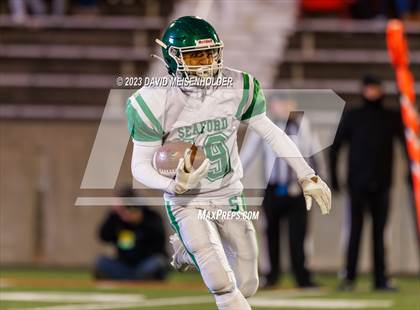 Thumbnail 2 in Bayport-Blue Point vs. Seaford (NYSPHSAA Division IV Final) photogallery.
