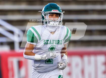 Thumbnail 2 in Bayport-Blue Point vs. Seaford (NYSPHSAA Division IV Final) photogallery.