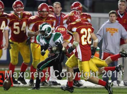 Thumbnail 3 in St. Mary's vs. Cathedral (CIF State D2 Final) photogallery.