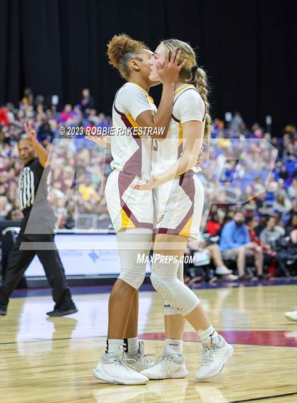 Thumbnail 3 in Fairfield vs. Holliday (UIL 3A Basketball State Final) photogallery.