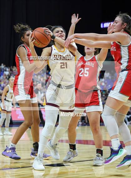 Thumbnail 2 in Fairfield vs. Holliday (UIL 3A Basketball State Final) photogallery.