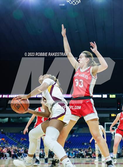 Thumbnail 3 in Fairfield vs. Holliday (UIL 3A Basketball State Final) photogallery.