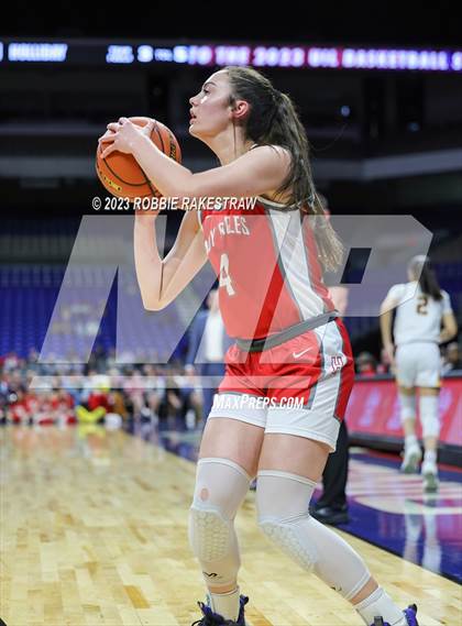 Thumbnail 1 in Fairfield vs. Holliday (UIL 3A Basketball State Final) photogallery.