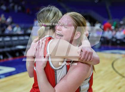 Thumbnail 2 in Fairfield vs. Holliday (UIL 3A Basketball State Final) photogallery.
