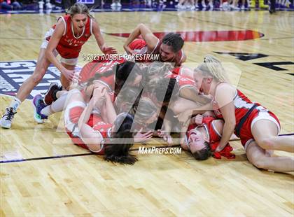 Thumbnail 2 in Fairfield vs. Holliday (UIL 3A Basketball State Final) photogallery.