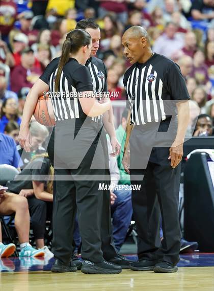 Thumbnail 2 in Fairfield vs. Holliday (UIL 3A Basketball State Final) photogallery.