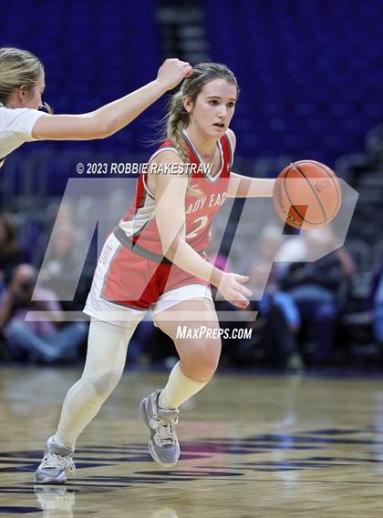 Thumbnail 2 in Fairfield vs. Holliday (UIL 3A Basketball State Final) photogallery.
