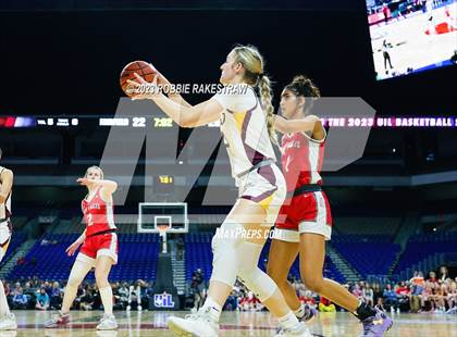 Thumbnail 2 in Fairfield vs. Holliday (UIL 3A Basketball State Final) photogallery.