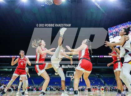 Thumbnail 1 in Fairfield vs. Holliday (UIL 3A Basketball State Final) photogallery.