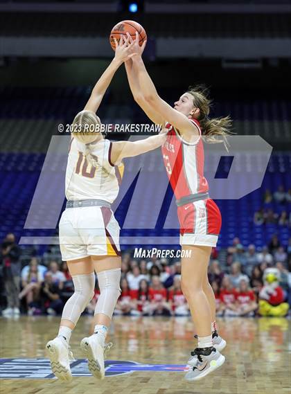 Thumbnail 2 in Fairfield vs. Holliday (UIL 3A Basketball State Final) photogallery.