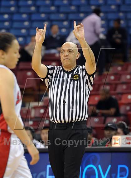 Thumbnail 1 in Serra vs. Salesian (CIF State D4 Final) photogallery.