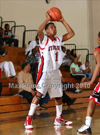 Thumbnail 2 in Etiwanda vs. Centennial (Pangos Dream Classic) photogallery.