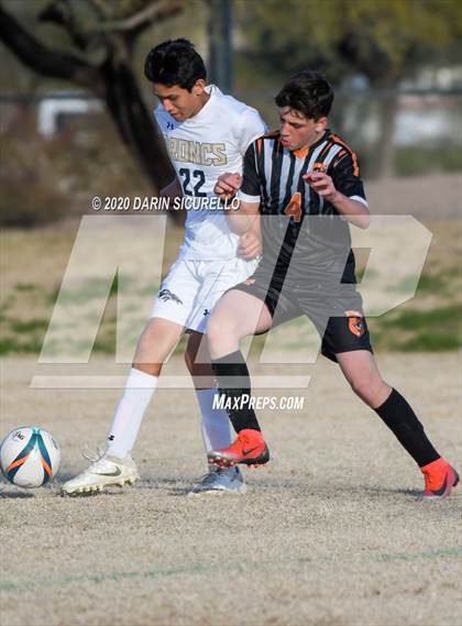 Thumbnail 3 in Globe vs Parker (Bohdie Larson Celebration Classic) photogallery.
