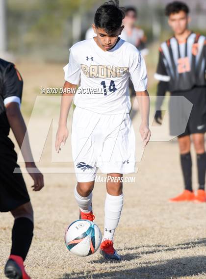 Thumbnail 2 in Globe vs Parker (Bohdie Larson Celebration Classic) photogallery.