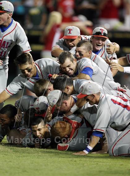 Thumbnail 2 in Foy H. Moody vs. Tomball (UIL 4A Final) photogallery.