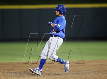 Thumbnail 1 in Foy H. Moody vs. Tomball (UIL 4A Final) photogallery.