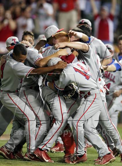 Thumbnail 2 in Foy H. Moody vs. Tomball (UIL 4A Final) photogallery.