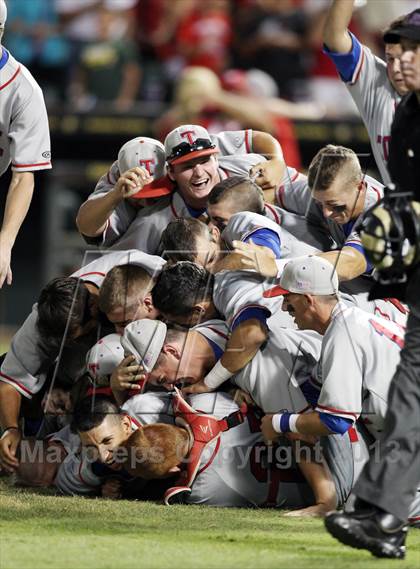 Thumbnail 2 in Foy H. Moody vs. Tomball (UIL 4A Final) photogallery.
