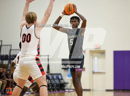 Thumbnail 2 in Central vs. Rossview photogallery.